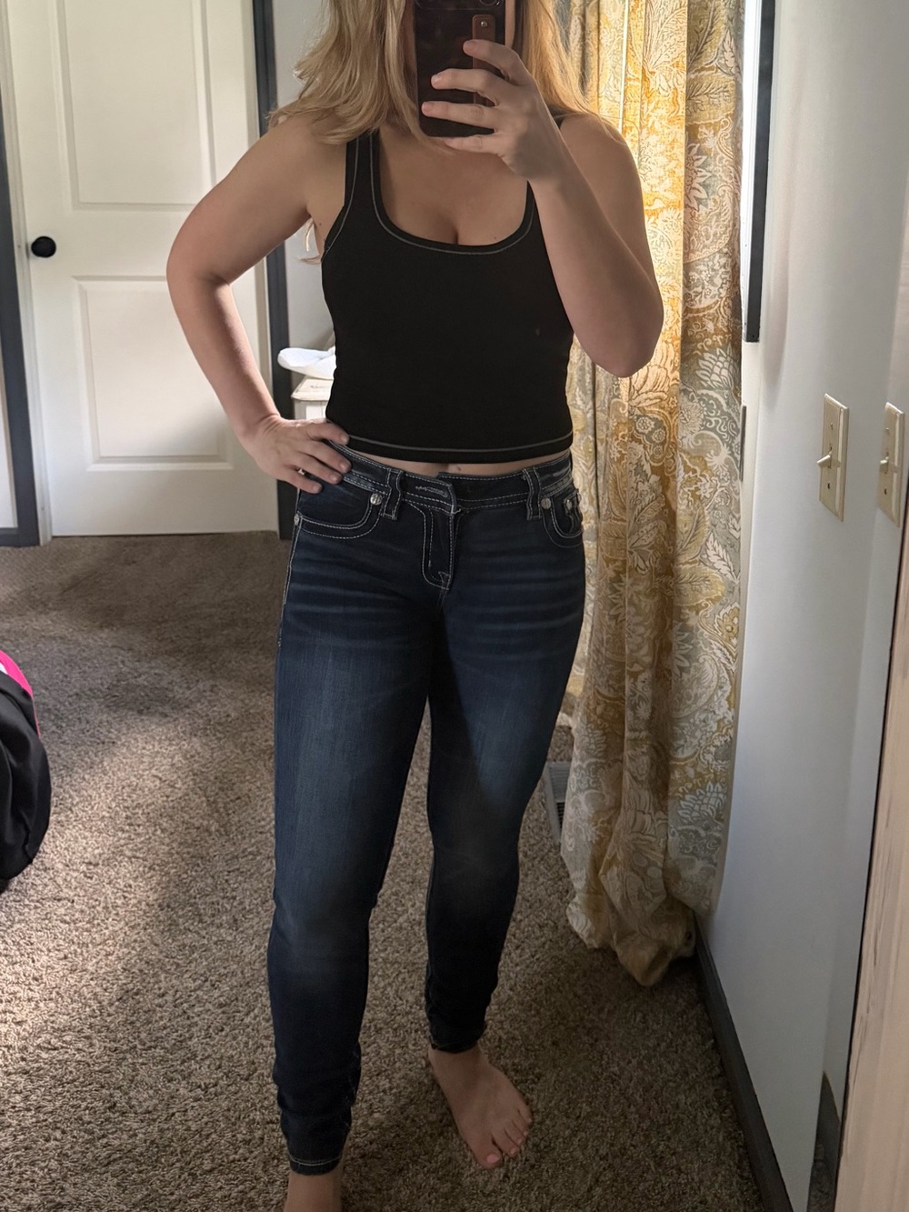 Miss me size 26. Dark wash straight legged jeans. ****button is missing****